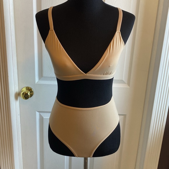 SKIMS Other - SKIMS Bra & Panty Set Sz M Color Clay NWT